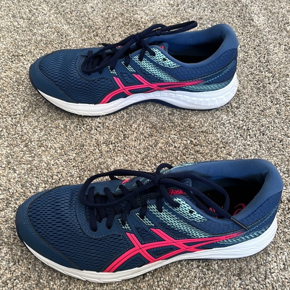 ASICS running shoes - Picture 2 of 6